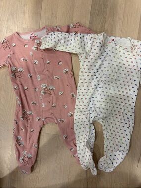 Magnetic onesies 3-6months